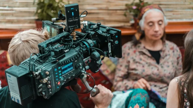 Casting à Paris : mannequins et femmes seniors de 22 à 77 ans pour une publicité