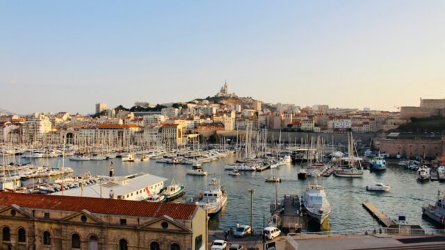 Casting mannequins 25-30 ans à Marseille pour une publicité chaussure