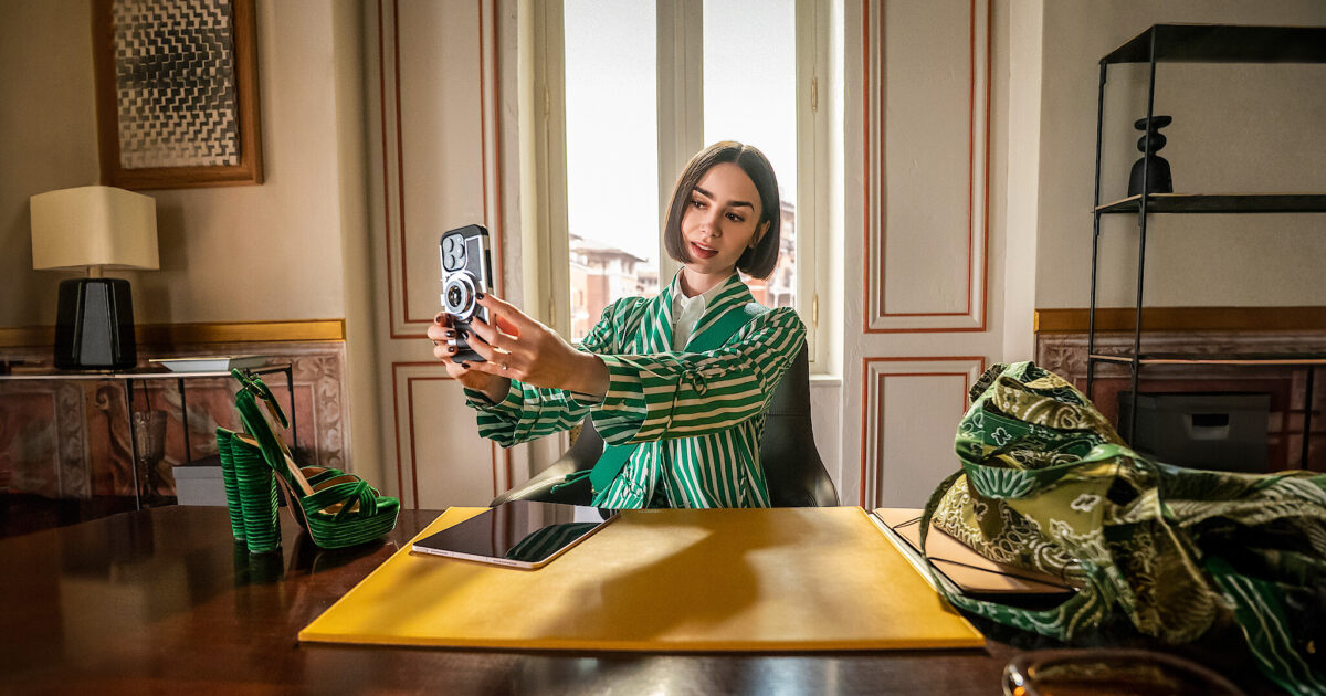 Casting de figurantes elegantes de 20 a 60 anos em Paris para Emily in Paris com Lily Collins
